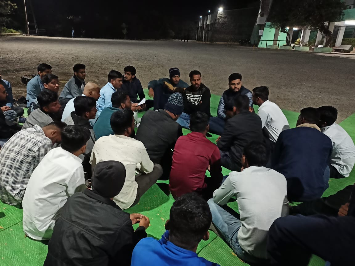 AbvpPaschimMaha's tweet photo. अनेक दिवसांपासून महाराष्ट्रातील कृषी विद्यापीठामध्ये विद्यार्थी आंदोलन करत आहेत. महात्मा फुले कृषी विद्यापीठ, राहुरी येथील आंदोलन करत असणाऱ्या विद्यार्थ्यांची अभाविप पश्चिम महाराष्ट्र प्रदेश मंत्री अनिल ठोंबरे यांनी भेट घेऊन विद्यार्थ्यांचे मत जाणून घेतले.

#ABVPForStudents https://t.co/NbTHeu3JVb
