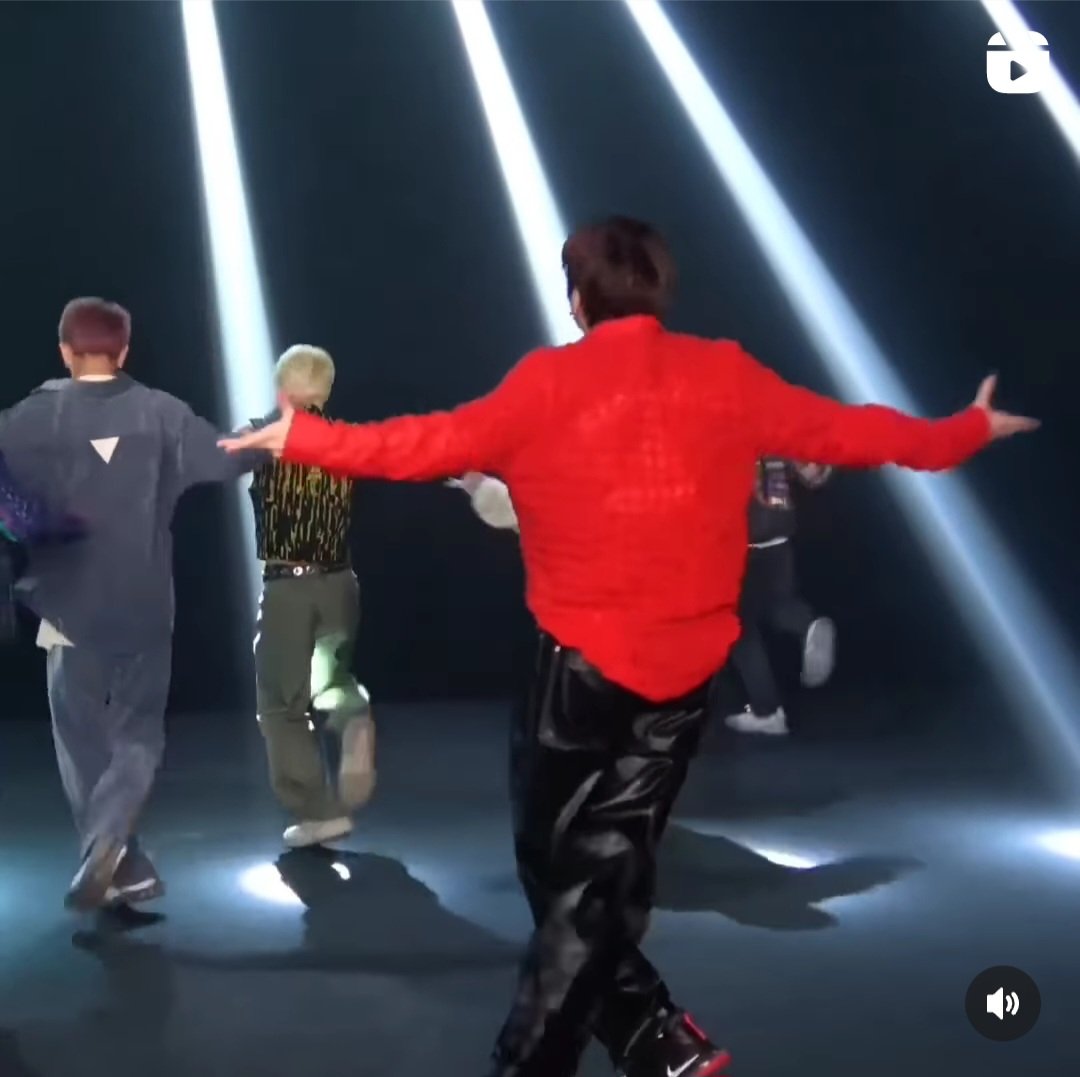 cookie13877351's tweet photo. Also, When while they r practicing of the NIRVANA SPECIAL PERFORMANCE, the true family & friendship of the team was always there, Daniel s always n good moods & funny 2 teasing them. Ctto frm IG
@konnect_danielk
#kangdaniel
#danityfam
#danity
#danitystan https://t.co/IOUi3MTgF3