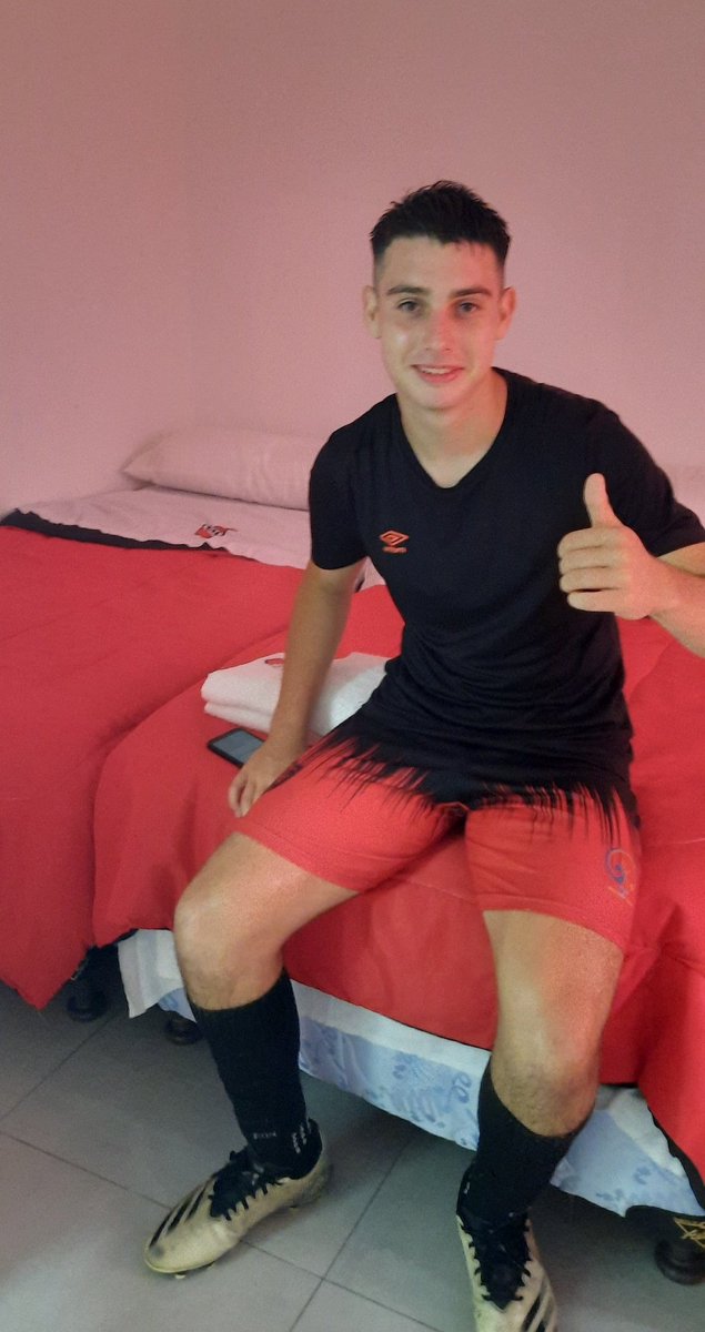 SANTIAGO LÓPEZ SZEWCZUK 

Gaiman estableció vínculo con el Rojo de Avellaneda. Lopez realizó su primer prueba en <a href="/Independiente/">C. A. Independiente</a>, quien abrió sus puertas para que las preinfantiles y formativas del club puedan probarse.

#VillaDominico #AFA