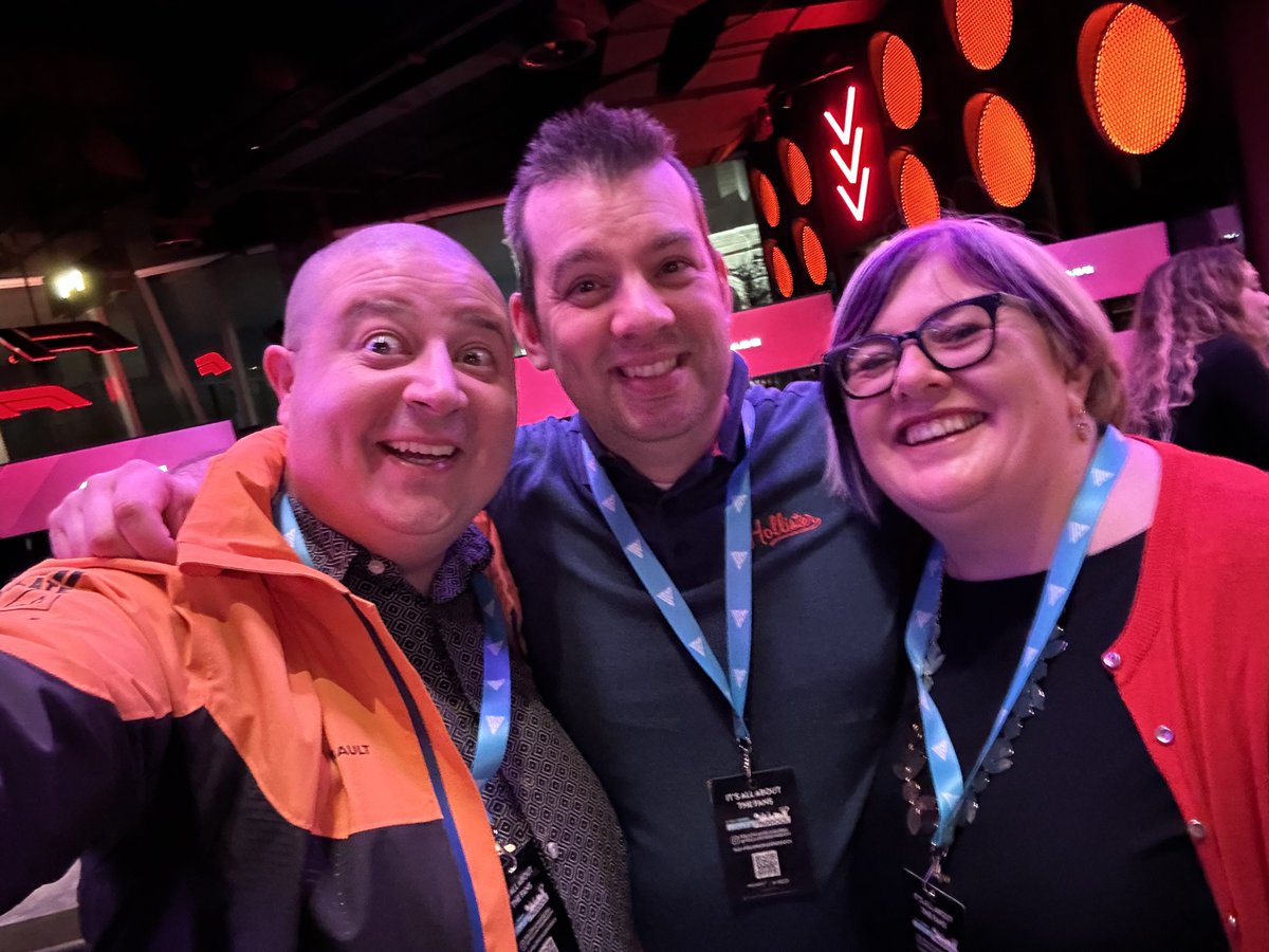 SimonGBrooks's tweet photo. Loved meeting Matthew of @racingchocs at @F1Arcade with @Sareyware as we were part of the #VELOPeoplesPaddock on Monday to watch the fantastic @McLarenF1 #MCL60 launch!
A great evening & all the talk of chocolate made me hungry! ๐ซ๐
#McLaren60 #FansLikeNoOther #SimonSelfie https://t.co/Io4fCprudR
