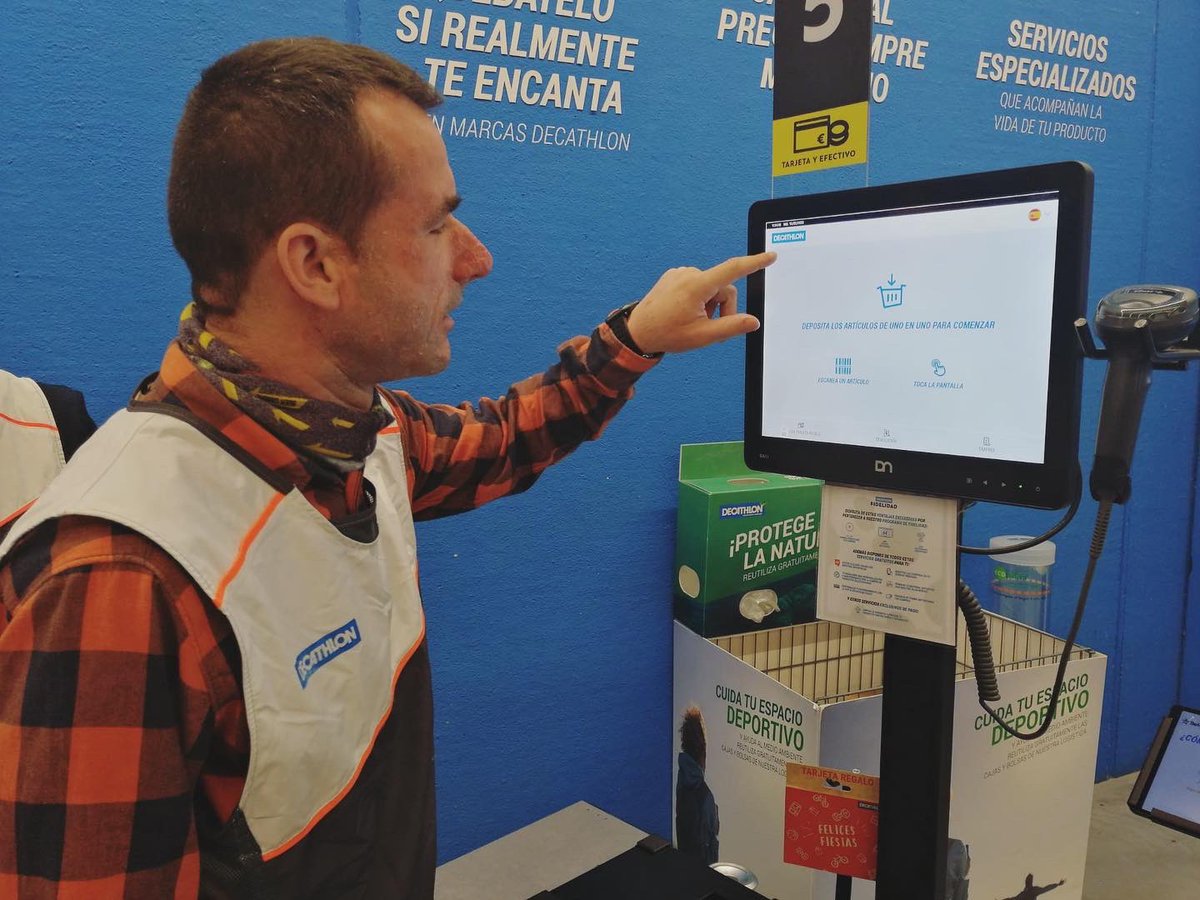 A_Toda_Vela's tweet photo. 📚Seguimos con nuestro curso de “empleo-ON”: Formación en Capacidades Digitales.
📲Hoy hemos practicado con las cajas automáticas en Decathlon España
Con la colaboración de @vodafone_es y @plenaiandalucia
#ATodaVelaAlmeria
#Discapacidad
#VidasInclusivas
#ComunidadInclusiva https://t.co/toVLLnTpTm