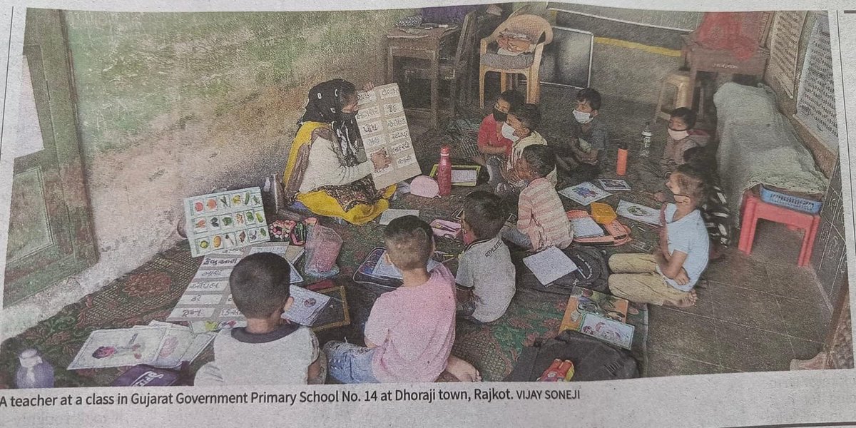 AkshayBRS's tweet image. BJP Govt School in Gujarat, no desks and chairs available for students, no proper uniforms provided For students 

#Bjpfailedmodel 

@KTRBRS