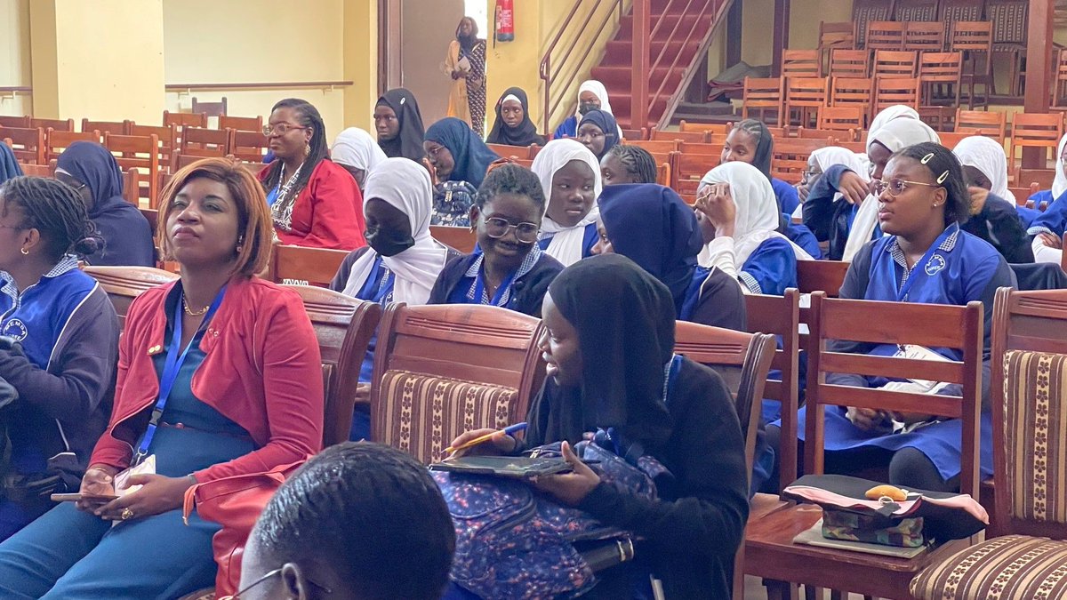 QuebecDakar's tweet photo. #Osez la #Tech, @QuebecDakar ravi de sa présence à la deuxième édition du Forum Préparer l’avenir à Gorée. Une occasion d'échanger avec les élèves sur l'offre éducative du #Québec et leur permettre de faire des choix plus éclairés pour leur orientation post bac
@MRIF_Quebec https://t.co/Zl59BEzOML