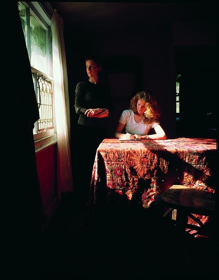 antonel34714671's tweet photo. Nelle foto di #TomHunter rivivono le atmosfere delle opere di #Vermeer https://t.co/ifzCSrFZ6L