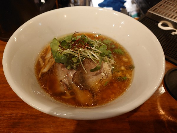 麺屋 KEMURI
くんそば醤油