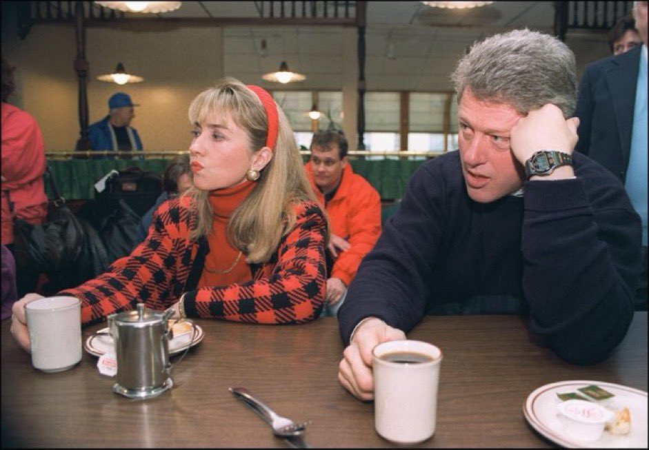 normalpols's tweet image. Hillary Clinton and Bill Clinton relaxing in a restaurant. 16th February, 1992.