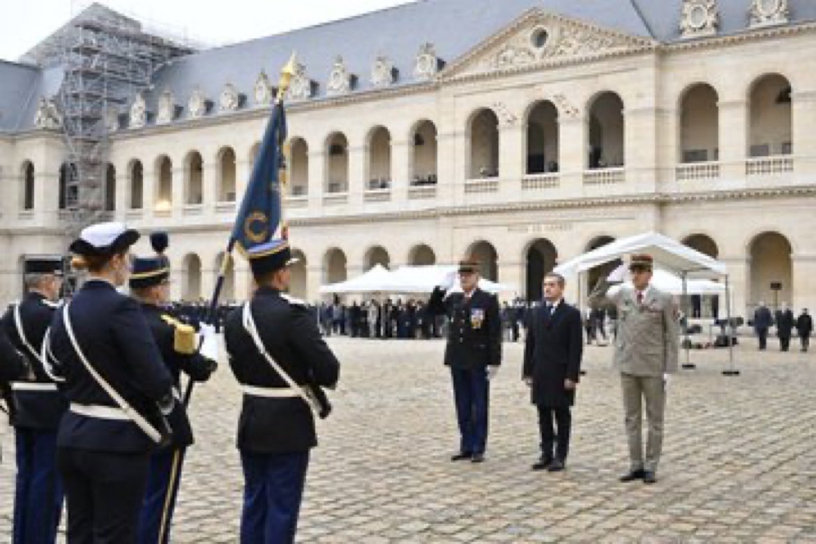 #InMemoriam 🇫🇷 

9 camarades morts en service cette année sont honorés ce #16fevrier 
MAJ JJ Bloy 
ADC JF Jacquemard 
ADC M Desbois
CNE J Favier 
GND N Fallot  
MAJ T Cavaillon-Pinod 
MAJ JC Bolloch  
MDC C Georget
MAJ M Maes 

On pense aussi à leurs proches