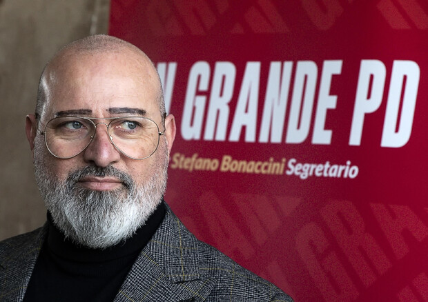 NotarangeloRino's tweet photo. #Meloni non #fascista e preparata.
Ma i #PDini ancora di #sinistra, xchè accettano passivamente o credono ancora in un partito dichiaratamente centrista che vota sempre assieme alla #destra qualsiasi cosa ? dopo #Bersani , solo centrodestra..#Renzi, #Letta ed ora #Bonaccini...😪 https://t.co/JiXofZID5V