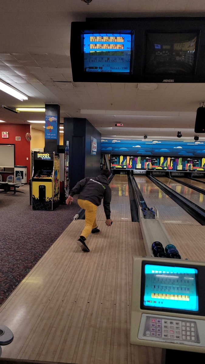 expIorai's tweet photo. Nous avons décidé de se regrouper la semaine passée pour une journée de travail collaboratif. Par la suite, nous avons profité de l’occasion pour aller jouer une partie de bowling afin de clore cette belle journée! 

#teambuilding#wellbeingatwork https://t.co/8dyBi0eBqA