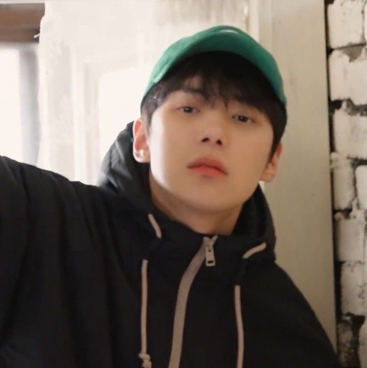 - 아저씨는 저 싫어요?
“내가 이 나이 먹고 아저씨 소리 듣는것도 웃기지 않나?”
- 아쉽다 난 아저씨 좋은데

그렇죠 어쩌다 아저씨가 이 나이 먹고 어린 애한테 감겨서.. 어쩌다 내가 이 나이 먹은 아저씨를 좋아하게 되서...