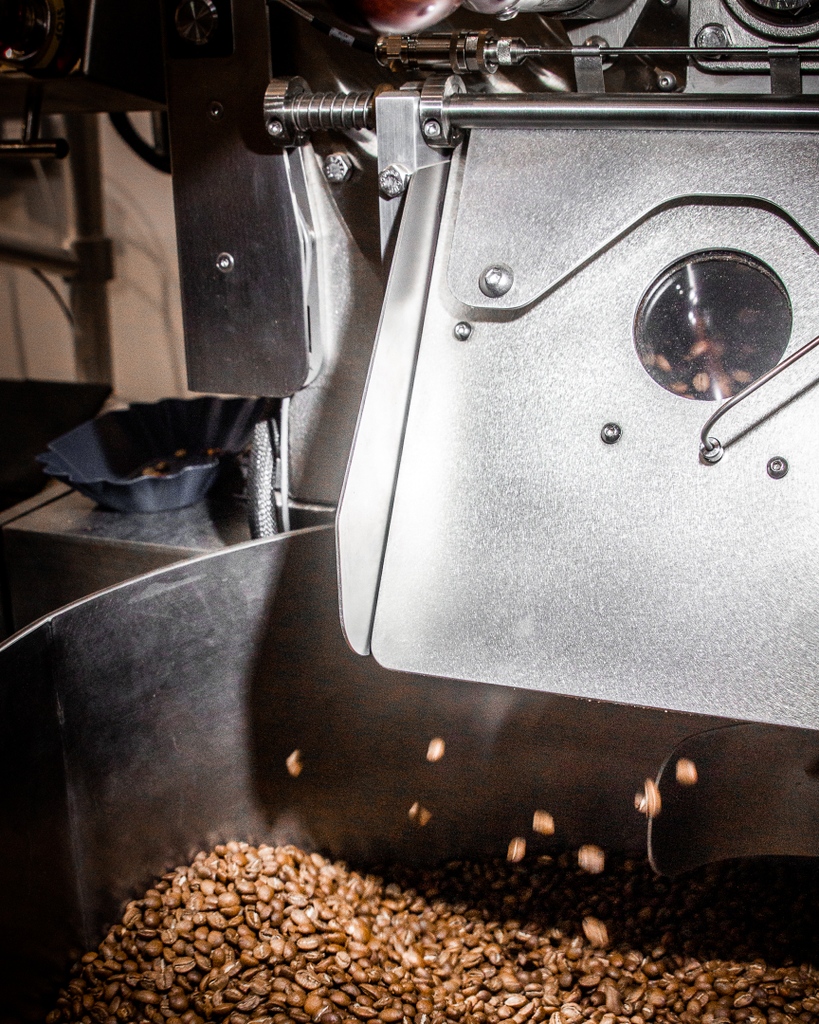 Our newest Brazilian roast - Estrada Royal 👑

This beautiful natural coffee is perfect for espresso or a moka pot, with nutty, praline notes! 💪

Shop now to grab a fresh bag of Brazil - Estrada Royal! 🖤🐻
#bearmarketcoffee #specialtycoffee #coffeelover

bit.ly/3DZEaX4