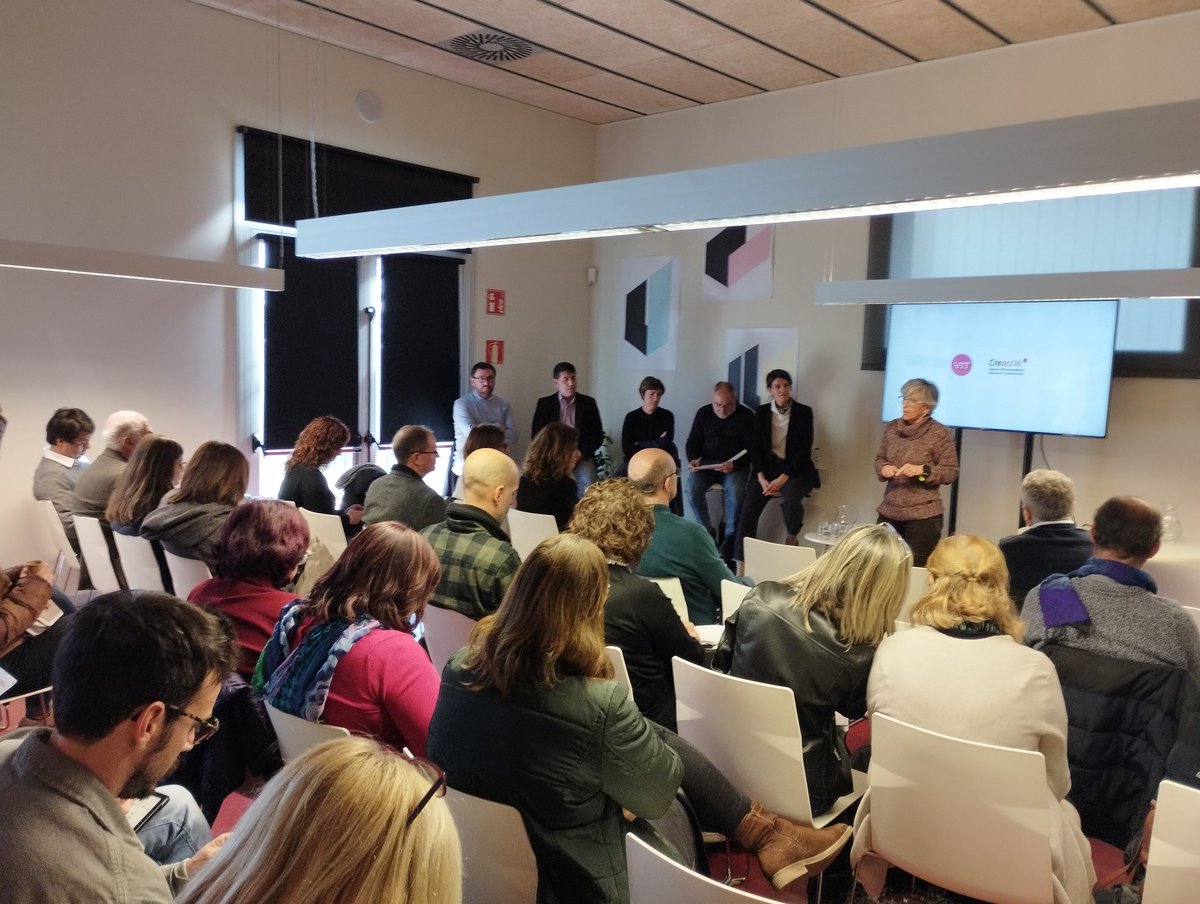 moliempresa's tweet photo. ✳️💬Participem a la jornada de #MapathonCat organitzada per @emprencat visitant @BETA_TechCenter  de la @uvic_ucc  on el seu director Sergi Ponsà ens explica l’objectiu del centre: ➡️contribuir al desenvolupament local sostenible.
#sostenibilitat #innovació #XarxaEmprèn https://t.co/5Ko5Cg6aty