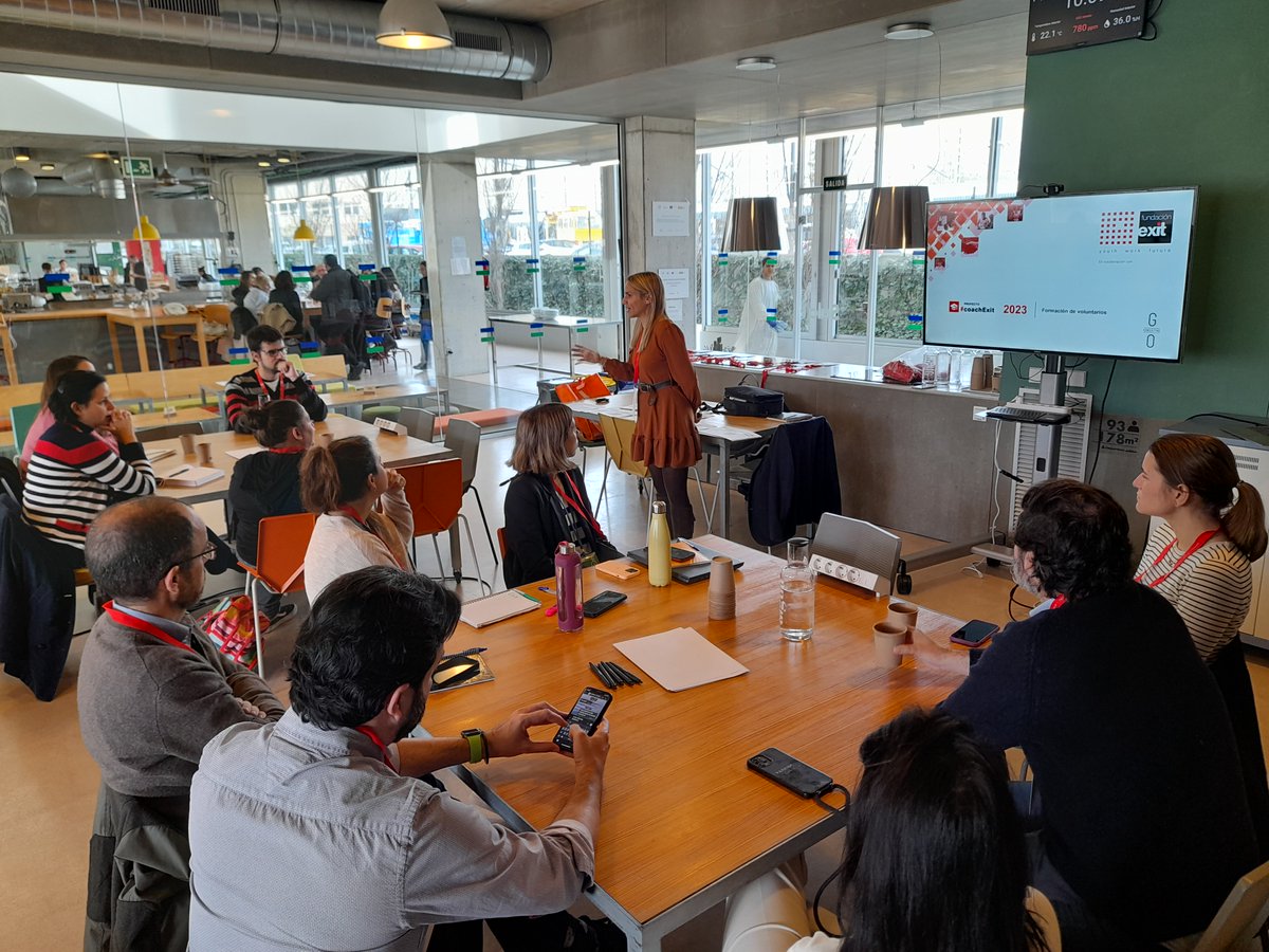 EsmentEscola's tweet photo. Esment es una de las empresas implicadas en el #ProyectoCoach que la @fundacionexit desarrolla estos días en @EsmentEscola
El proyecto tiene como objetivo ayudar a #jóvenes a encontrar su vocación gracias a la implicación voluntaria de empresas y orientadores educativos. https://t.co/MYnUuB4Ar9