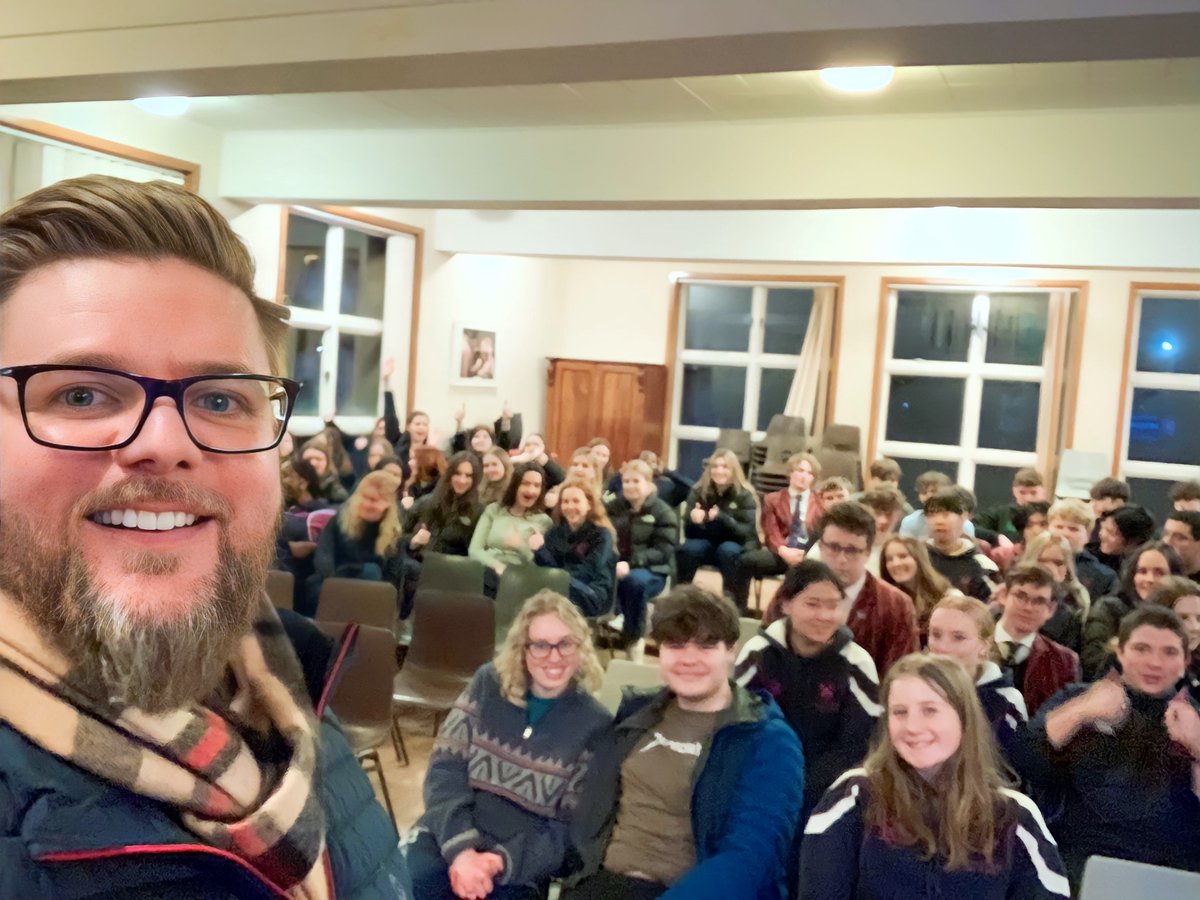 🎤 Recently had the pleasure of speaking to 100 sixth year students at <a href="/Fettes_College/">Fettes College & Fettes Prep</a> about all things CV's and personal brands.

😅 A surreal but enjoyable experience and great to receive some positive feedback at the end!

#ThursdayMotivation #PersonalBranding