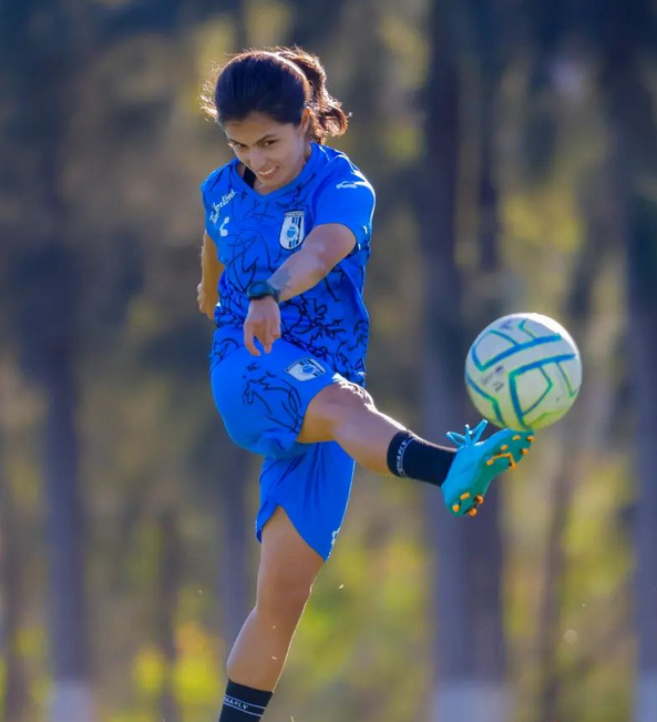 #JES 

Ingresando en esta ocasión al minuto 75 <a href="/Karym19900/">Karym Iturbe</a> logró establecer encare y verticalidad en las jugadas que tuvo la oportunidad de aparecer, poco a poco empieza a ganar más minutos en el terreno de juego este torneo.

📷 <a href="/GallosFemenil/">Querétaro Femenil 🐓</a>