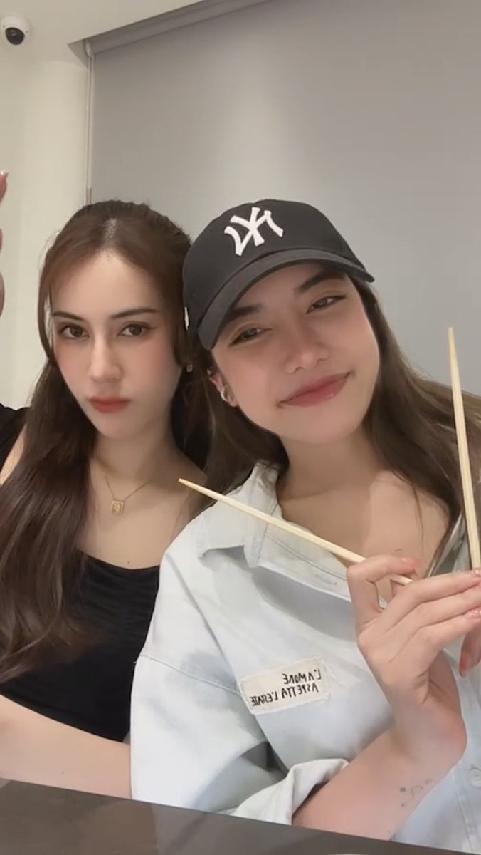 centuber_'s tweet photo. 11 FEB 2023 - Be Mine Instagram live : Fahsai x CEO

📛 https://t.co/yoCGgJBot8

#fahsaimyd
#BEMINETHESERIES https://t.co/GdXG8S5jqm