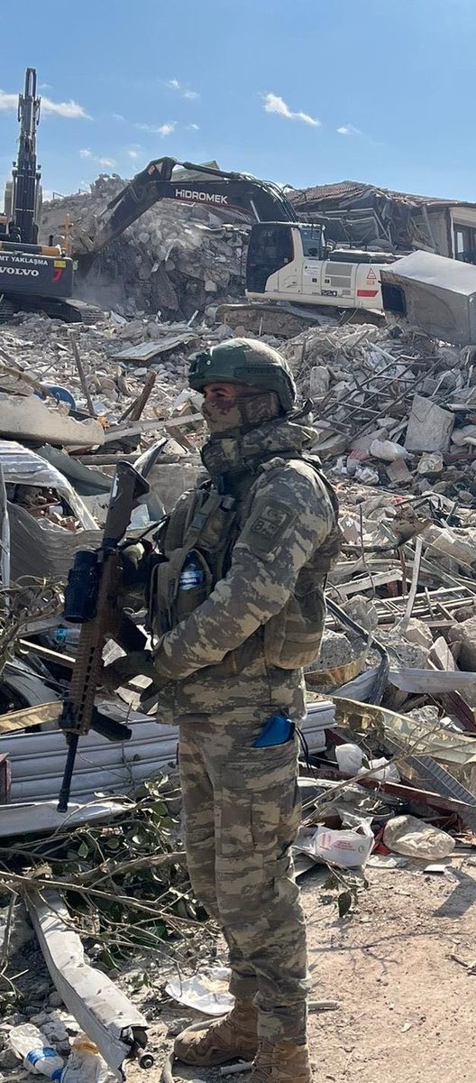 Söz bir vatansa biz biriz, söz bayraksa biz diriyiz, söz bir milletse biz Türkiye'yiz ! 
<a href="/TSKGnkur/">TSK</a>  #TürkiyeTekYürek🇹🇷