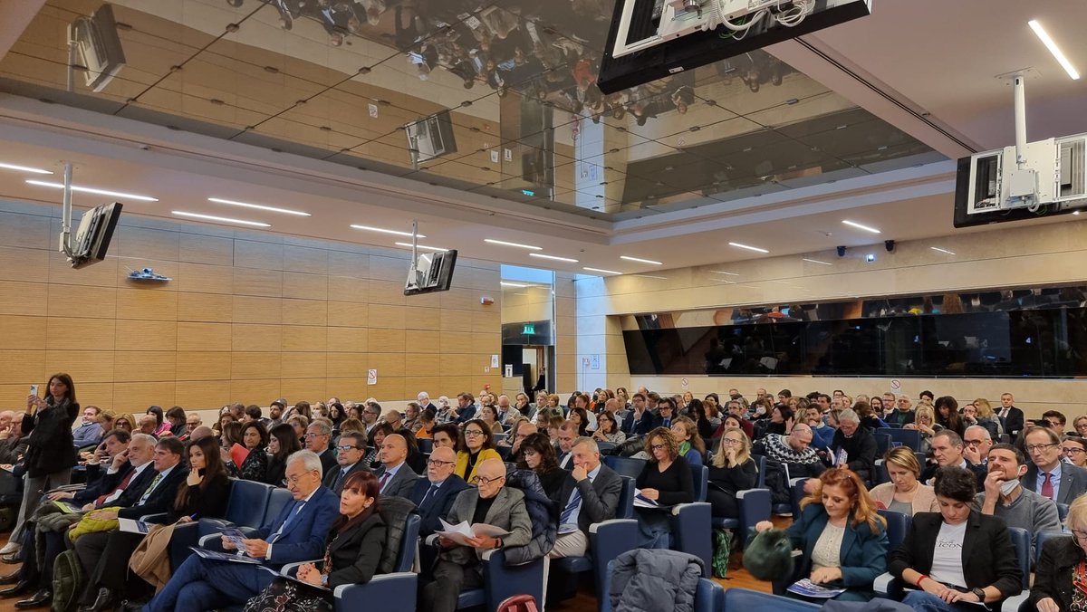 IRSTDinoAmadori's tweet photo. A #Bologna "La #Rete #oncologica ed #emato-oncologica dell'#Emilia #Romagna" offre un #focus sul progetto territoriale di #medicina di prossimità basato sul modello del #comprehensive #cancer #care #network, che vedrà #IRST #IRCCS in prima fila
Info➡https://t.co/3xmvVTkkUS https://t.co/kLZaYpGTLh