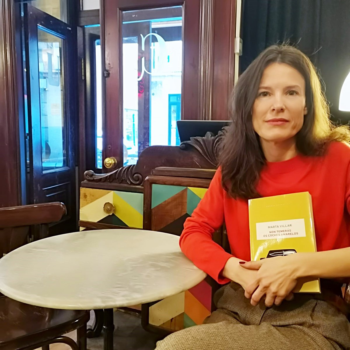 Que novidade,  unha xornalista que se mete a escribir. A miña primeira novela. Graciñas a todo o equipo de Edicións Xerais.  #literaturaengalego