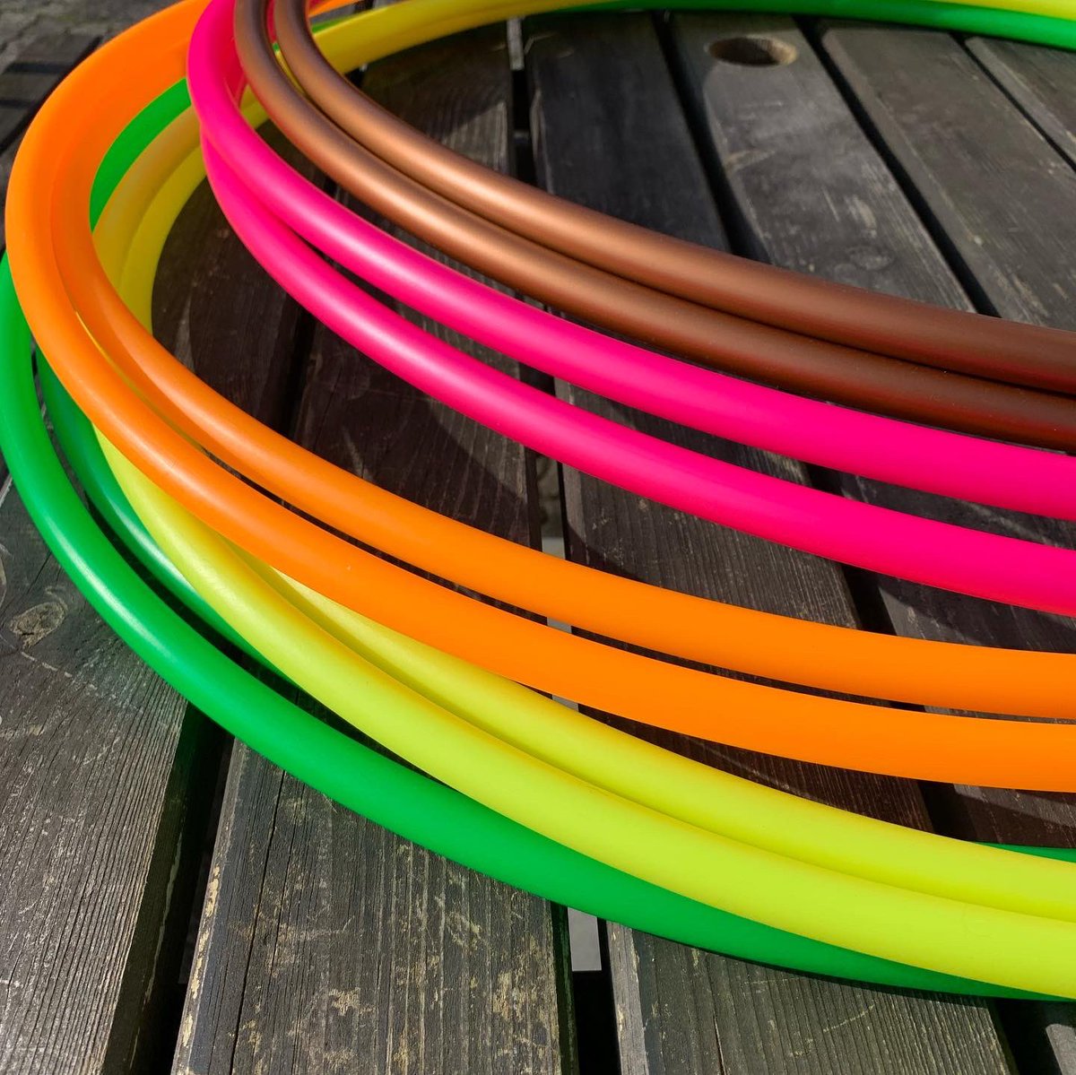 hooperella1's tweet image. Neuer Verpackungs-Rekord: 10 auf einen Streich! Und es hätten locker noch 2 weitere Polypros in den Karton gepasst. 😄📦⭕️⭕️⭕️⭕️⭕️⭕️⭕️⭕️⭕️⭕️

#hooperella #polypro #hulahoop #hoopmanufaktur #hoopmaker #handmadeinmv #local #verpackungslösungen