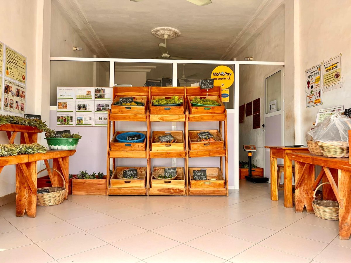 AgriMission's tweet photo. Nous proposons un programme de réductions pour les clients fidèles qui fréquentent notre boutique 🤗

5% du prix d'achat est reversé au client sous forme de points, et lorsque 500 points ont été accumulés, ils peuvent être utilisés pour une remise de 500f✨ https://t.co/mfSJ0Ev09F