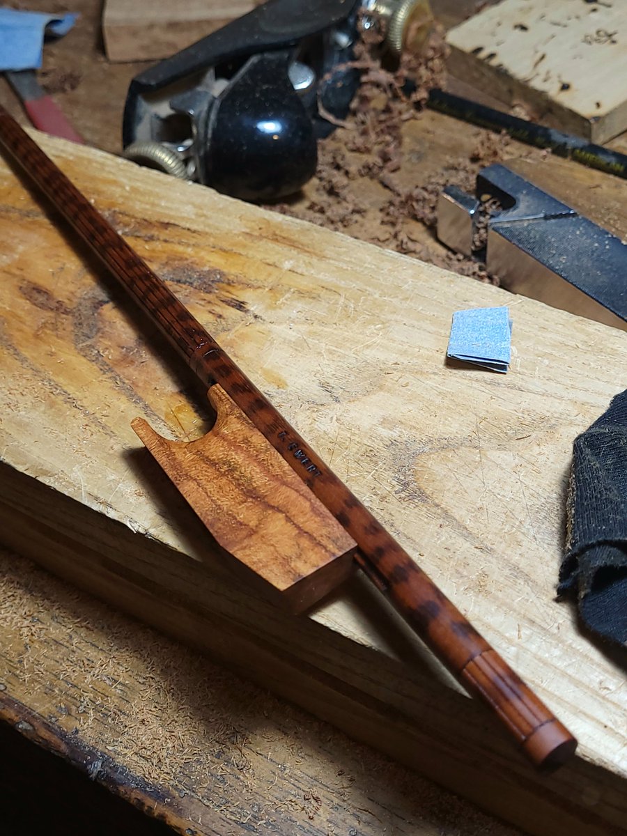 onceuponatreeCA's tweet image. Ready for hair. #violinbow #baroquebow #bowmaking #archetier