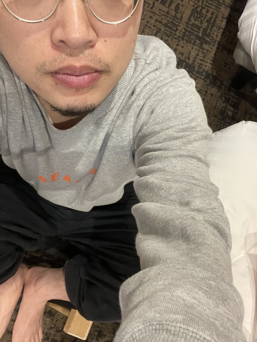 いま、ビジネスホテルに泊まっているんだけど、ビジネスホテルによく置いてあるコレ、何に使うものか誰か教えてください

とりあえず座ってみたけど、たぶん使い方間違えてる https://t.co/NP6aY1N8A9