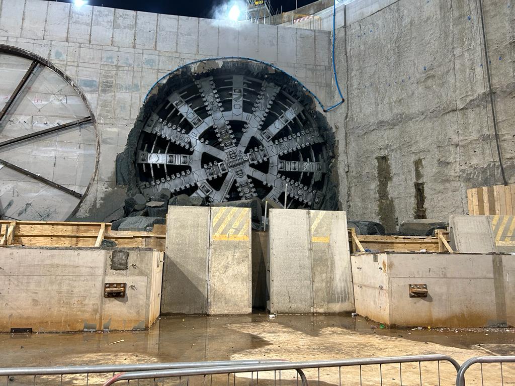 What a fantastic achievement at <a href="/RiverlinxCJV/">Riverlinx</a> in East London as TBM Jill reaches the rotation chamber at Greenwich!

The next major challenge is to rotate this giant so she can complete her journey back under the Thames to Silvertown

Jill is the largest TBM to be used in the UK