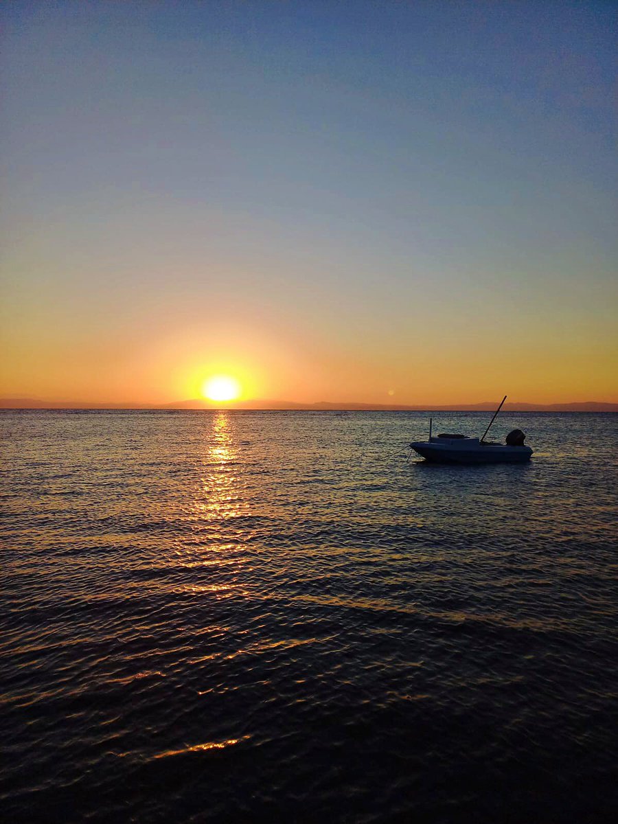 rahmamumdoh11's tweet photo. Sunrise is a reminder that we can start a new beginning all over again.🌅

“Lagoona Beach , Dahab”

#sunrise #sunraisephotography #sunrise #sunriselover #sunrisesky #photography #phonephotography #freestylephotography #cairogram #uniqueegypt #photos #egypt #egyptbeauty https://t.co/qIcegXDZ0l