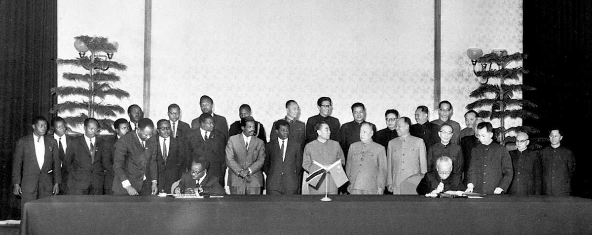 Mwalimu Nyerere and Chairman Mao Zedong and other leaders of the older generation of the two countries have forged friendly relations between China and Tanzania, and are firmly committed to strengthening the friendship between China and Tanzania and the whole Africa.
