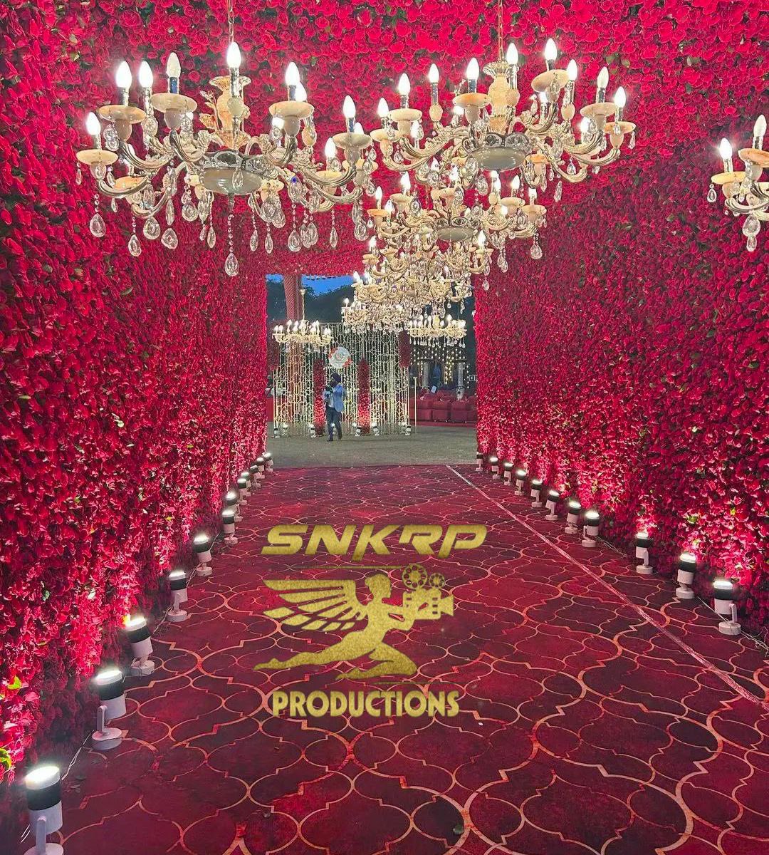 snkrpproduction's tweet photo. Have a look at this unique, nature inspired decor featuring lush ferns contrasted with geometric flooring and ample of lights 🌹 
Book your wedding day with SNKRP Productions and avail free services( limited period offer) 

#weddingphotography #weddingdecor #weddingideas #wedding https://t.co/9P4hAu4wJV