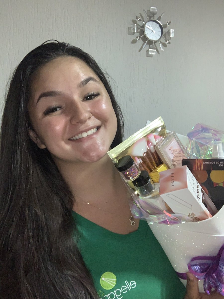 BeraldooRebeca's tweet photo. O aniversário é dele mas o presente quem ganha sou eu🥰 EU TE AMO https://t.co/x8NBKtL3FT