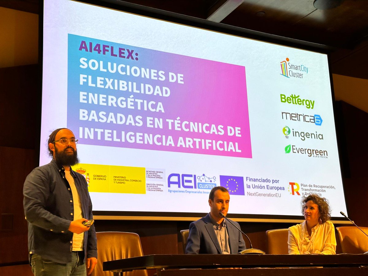 smartcityclust's tweet photo. Comenzamos presentando proyectos de flexibilidad energética #AI4flex
@bettergy @Metrica6 nos cuentan cómo la #IA contribuye a la plataforma integral que ayuda a  comercializadoras a promover la participación activa de todo tipo de consumidores, industrias, pymes...
#AEI https://t.co/NKKIbWu8qf