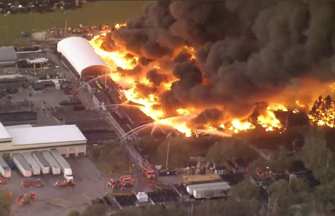 Warehouse Fire in Kissimmee, Florida. FpFnl1DXEAE3Qb6?format=jpg&name=small