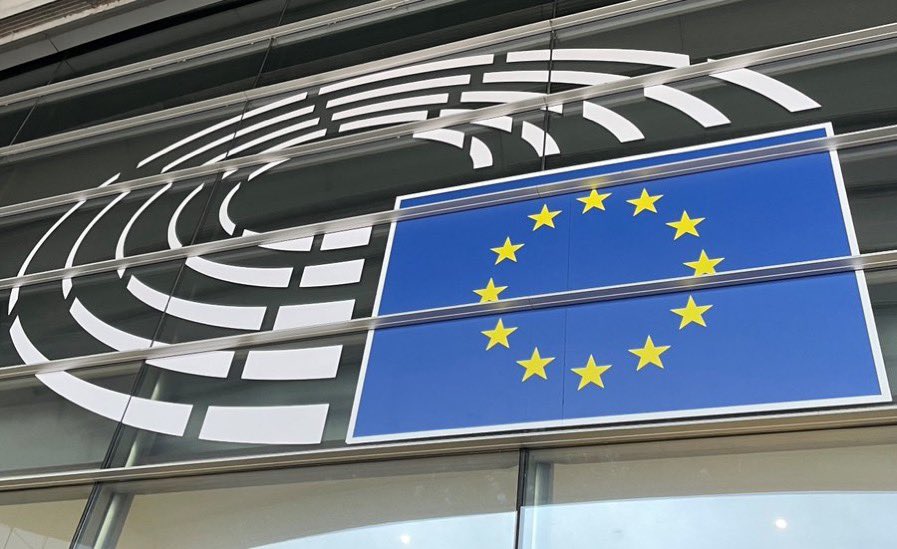 Historic #cycling resolution, reflecting many <a href="/EuCyclistsFed/">European Cyclists' Federation</a> advocacy demands to enable #MoreCycling, was passed by entire 🇪🇺<a href="/Europarl_EN/">European Parliament</a> today. It calls on <a href="/EU_Commission/">European Commission</a> to develop an #EUCyclingStrategy. We stand ready to help unlock #cycling’s full potential! 🚲🚲🚲