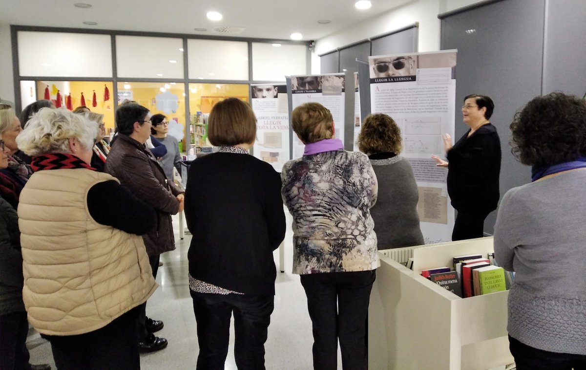 ajriudoms's tweet photo. 📘La Biblioteca Antoni Gaudí #Riudoms ha commemorat l’#AnyFerrater amb una sessió del Club de Lectura dedicada a l’obra «Da nuces pueris» acompanyats de la il·lustradora riudomenca @albadoba. S'ha visitat l'exposició "Gabriel Ferrater. Llegir tota la vida".
@bibliotequescat https://t.co/5si6Hs44gX