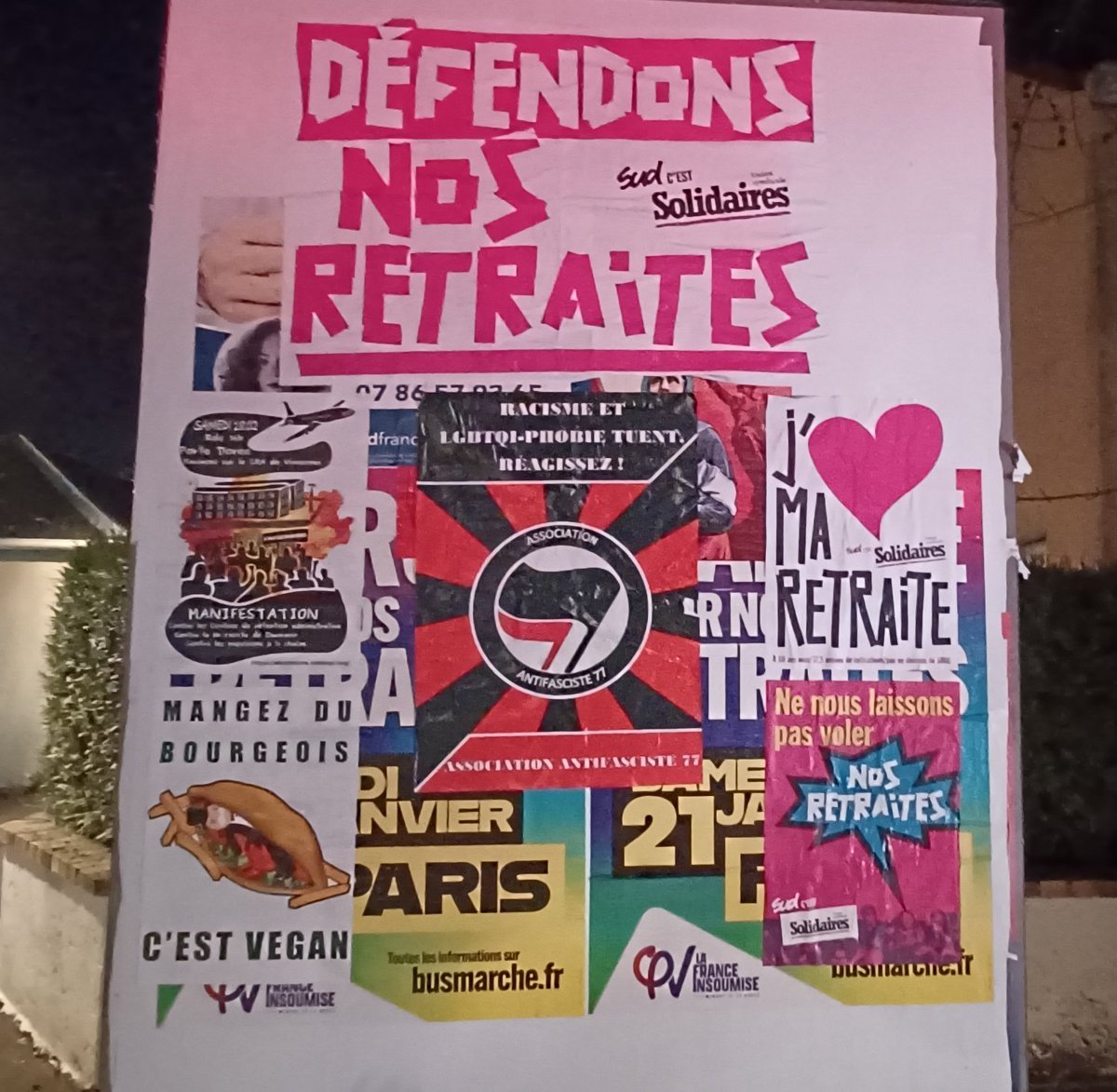 Asso_Antifa77's tweet photo. Enchaînement de collages , tractages et pose de panneaux pour l'AFA 77 avant cette journée de manifestation.
Sans relâche on tient le terrain.
Pas de retraite pas de paix !
77 antifa !
#77antifa #zoneantifa #greve16fevrier https://t.co/7Fx7QMbQrP
