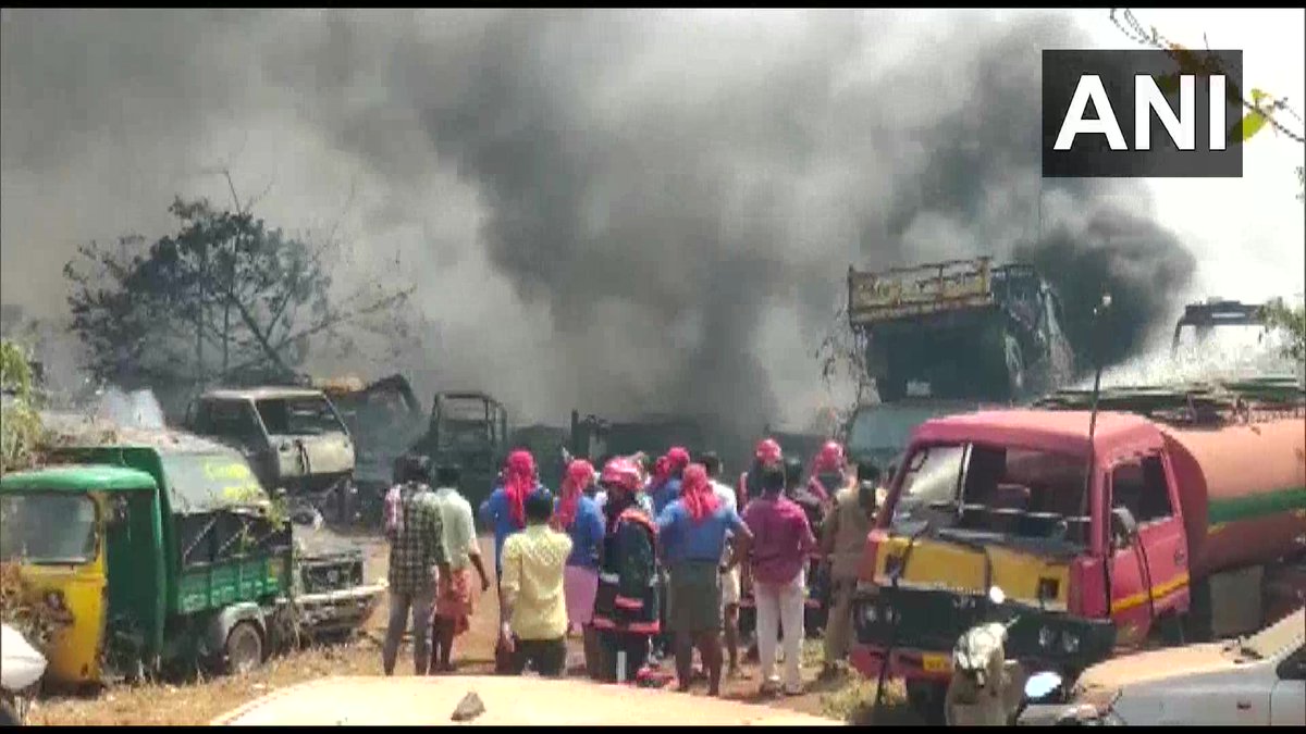 Kerala | Fire broke out at Vellaram Para Police Dumping Yard in Kannur. Fire ten… Kerala | Fire broke out at Vellaram Para Police Dumping Yard in Kannur. Fire ten…