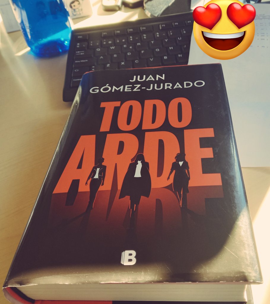 marthawinches's tweet photo. Escucho desde hace mucho @misterioycubata y @aquihaydragones , así que no os imagináis como he disfrutado #todoarde de @JuanGomezJurado . 
Genial. Empezad a leerla y .... !dadle fufa!. Ah y minipunto por cada referencia marvel o star wars que encuentres. https://t.co/aOwgznlNjB
