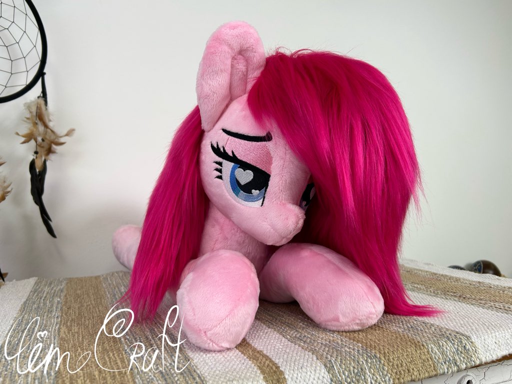 lime_craft27's tweet photo. Lying Pinkamena in a sweatshirt and socks ^_^
60cm from hooves to hooves, faux fur mane
#Pinkamena #mlp #ponyplush https://t.co/S03rEmXHam