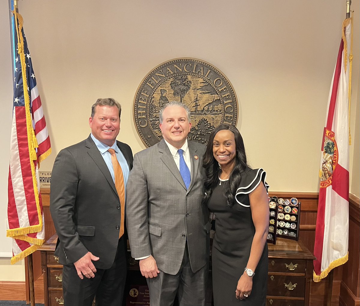 jojohart's tweet photo. Two Noles and a Gator😁 and nothing but love! Always enjoy taking time to catch up. Thank you CFO @JimmyPatronis! https://t.co/owNcSvDA88
