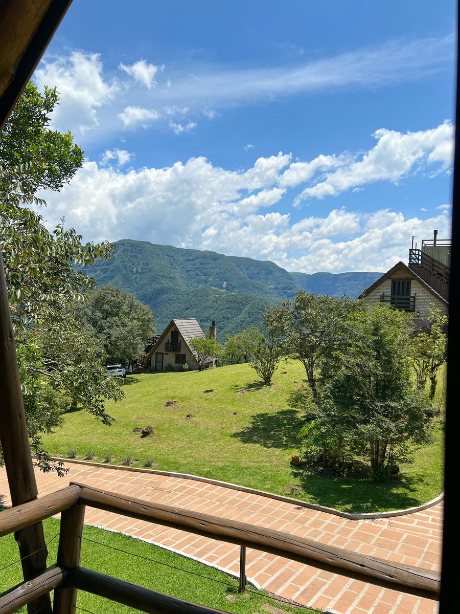 MoradaDosCanyon's tweet photo. Bom dia | Vista da sacada do chalé 07.

#moradadoscanyons #cidadedoscanyons #praiagrandesc #SantaCatarina #aparadosdaserra https://t.co/2Gr6bZHSLZ