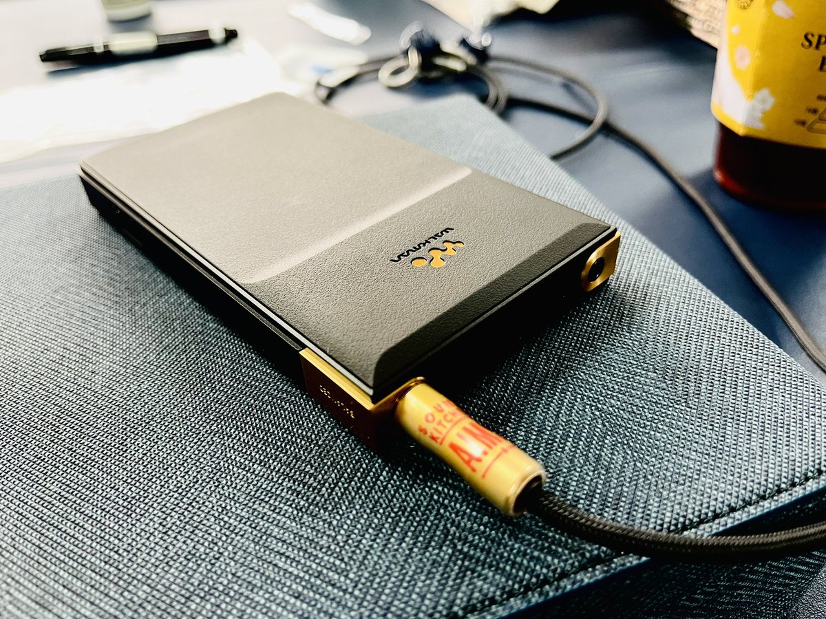 qockswo's tweet photo. I bought a new cable.

#Sony #ZX707 
#Lucidears #custominear 
#Soundlaboaims https://t.co/jiHJgxH0Zv