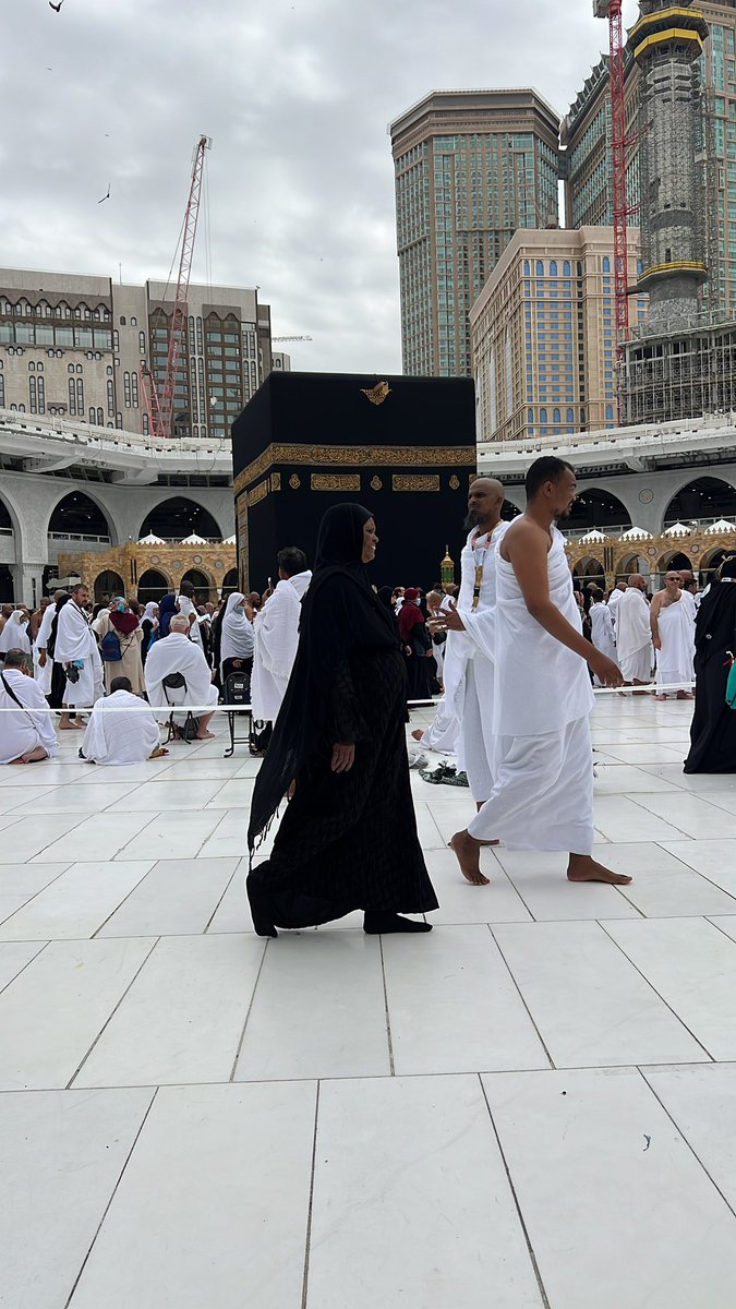 عز الله شان المملكة العربية السعودية دوم يارب..
فى كل مرة يكتب لى المولى عمرة فى مكة الله يشرفها، 
انبهاري واعتزازي وفخري بالجهود اللى تُبذل لخدمة زوار البيت الحرام يزيد ماينقص.
كمية الاهتمام والحرص والنظافة والمراعاة لزوار البيت شي عظيم . 
#شكرا_السعودية  🇸🇦