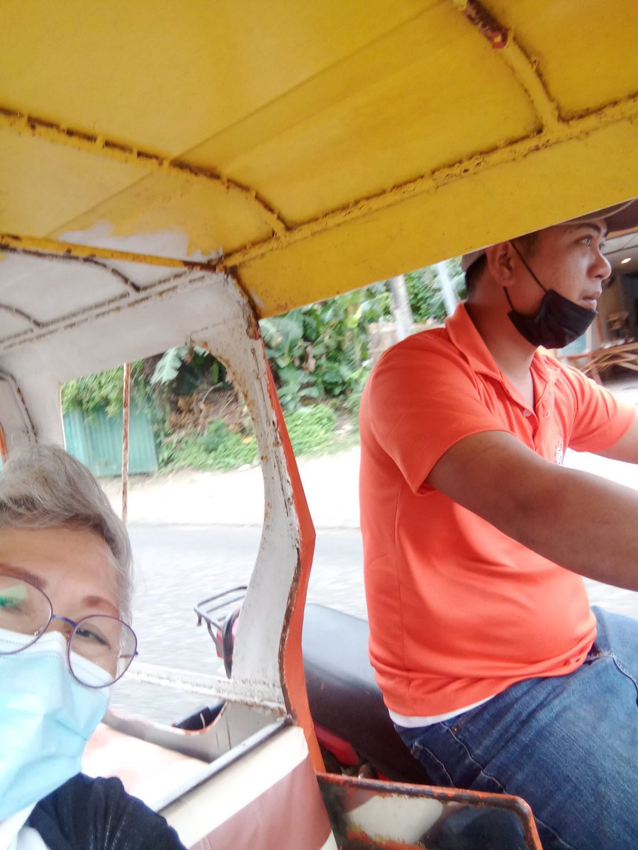kenshingurl2's tweet photo. Tricycle from #Caticlan airport to Port,crack boat to #Boracay and e trike to #AstoriaCurrent Station 3 Day 1. I lóok so happy to finally travel out if the city. https://t.co/gmR67BdQSy