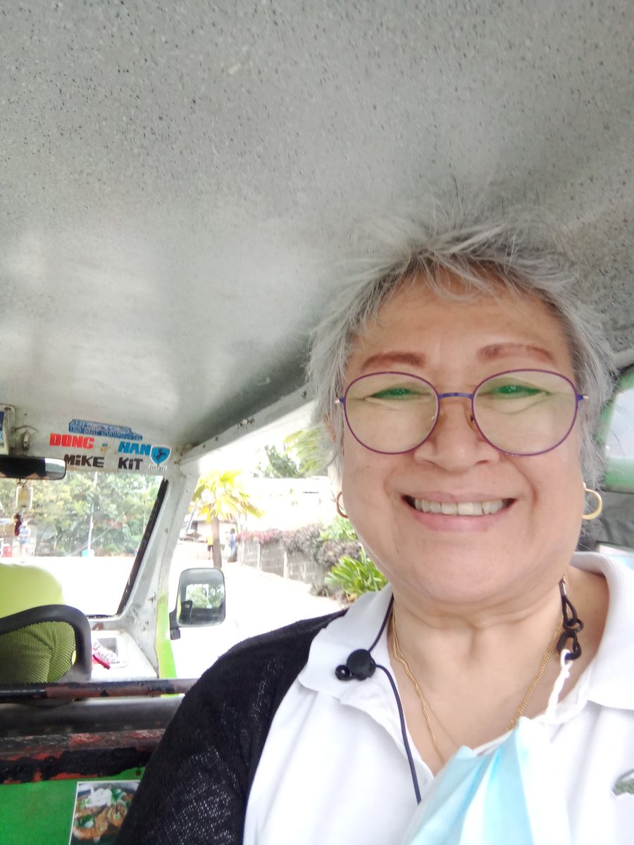 kenshingurl2's tweet photo. Tricycle from #Caticlan airport to Port,crack boat to #Boracay and e trike to #AstoriaCurrent Station 3 Day 1. I lóok so happy to finally travel out if the city. https://t.co/gmR67BdQSy