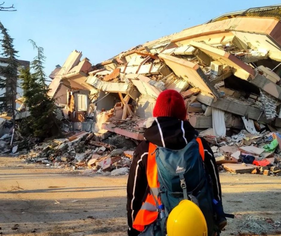 Onze SEH-arts Annemieke Boendermaker vertrok afgelopen vrijdag met een team van 7 artsen en 22 verpleegkundigen uit het hele land naar het aardbevingsgebied in Turkije, om daar hulp te bieden. Lees haar indrukwekkende verslag: bit.ly/3S3au1a

#tjongerschans #giro555
