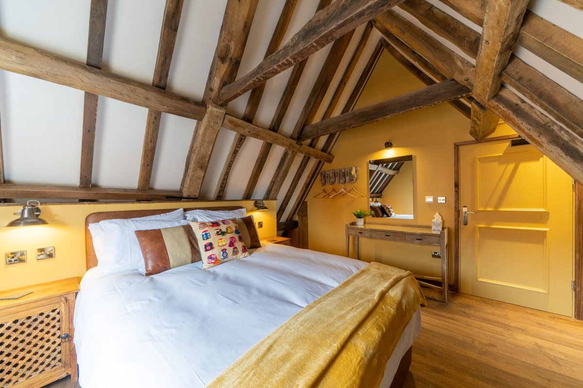 ReflectionPR's tweet image. The Ironmongers, in the heart of Aylsham, is a magnificent 16th century building that has been sensitively renovated to offer boutique, luxury holiday accommodation. 

For editorial and press enquiries please email suzy@reflectionpr.co.uk

#northnorfolk #Luxurytravel #Ukbreaks