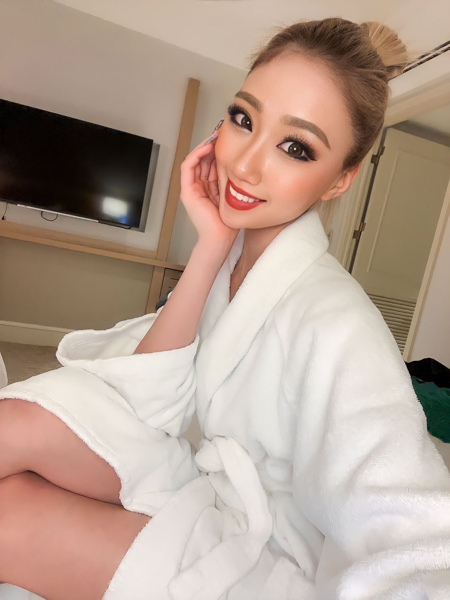 インスタで人気★Elleme★Dimpleハンドバッグ 𝐦𝐢𝐳𝐮𝐤𝐢 | 🍑🥣🪞🩰🤍 バッグの持ち手で腕のお肉が もにょ