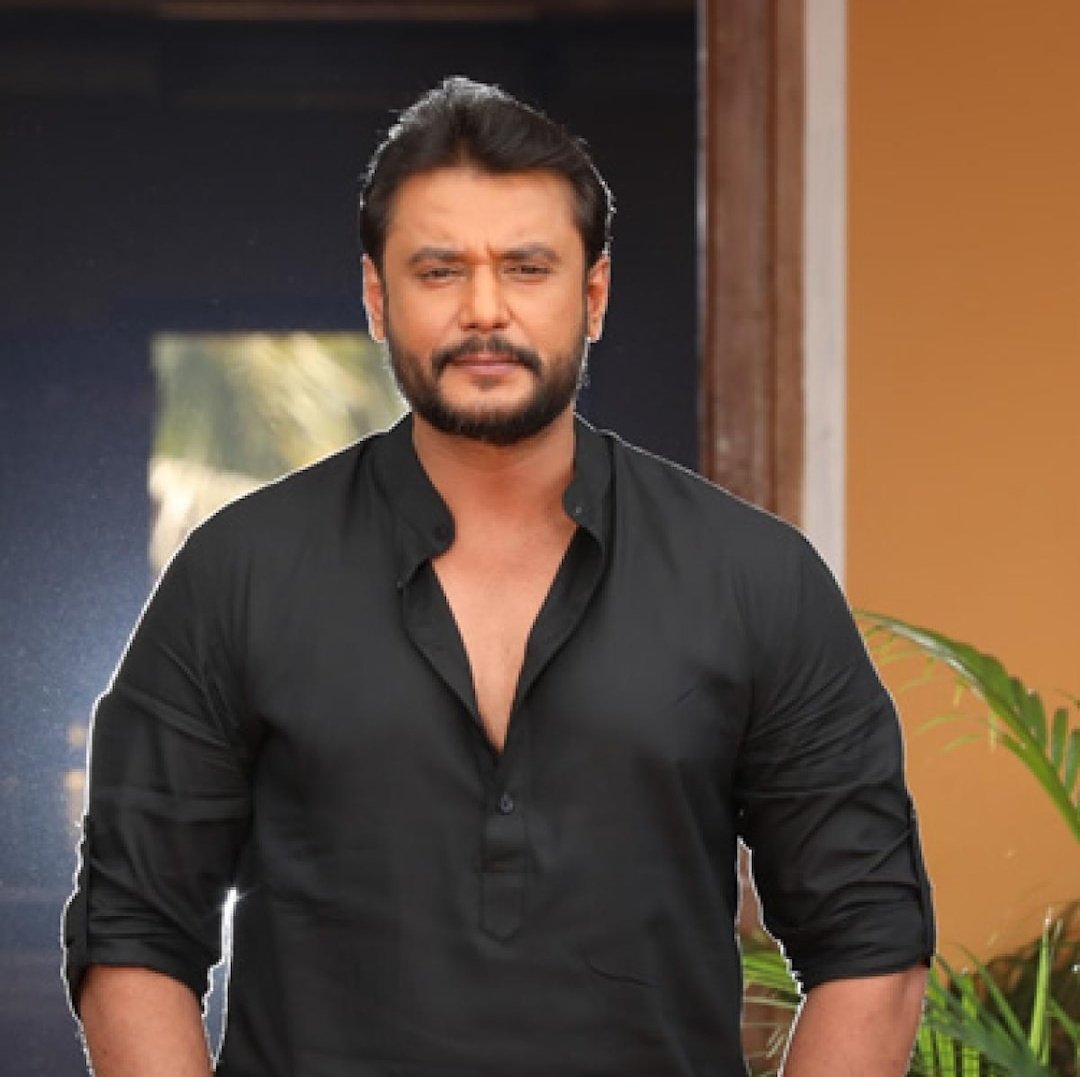 PurohitApeksha's tweet photo. Happy birthday @dasadarshan sir 💐 https://t.co/nFGDPVRJVT
